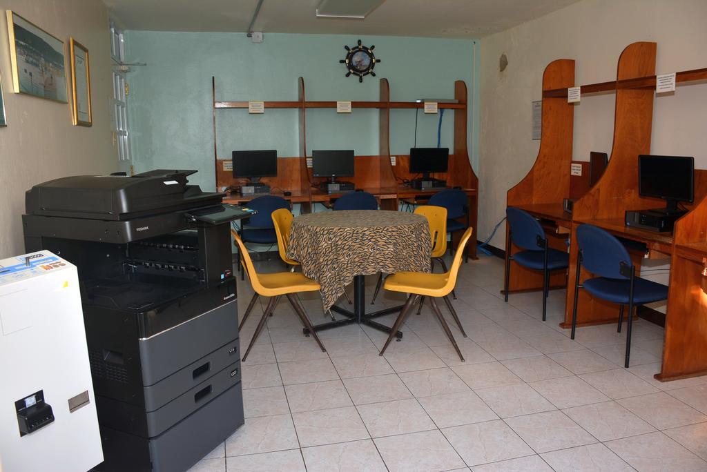 סן חרמן Hostal Universitario מראה חיצוני תמונה